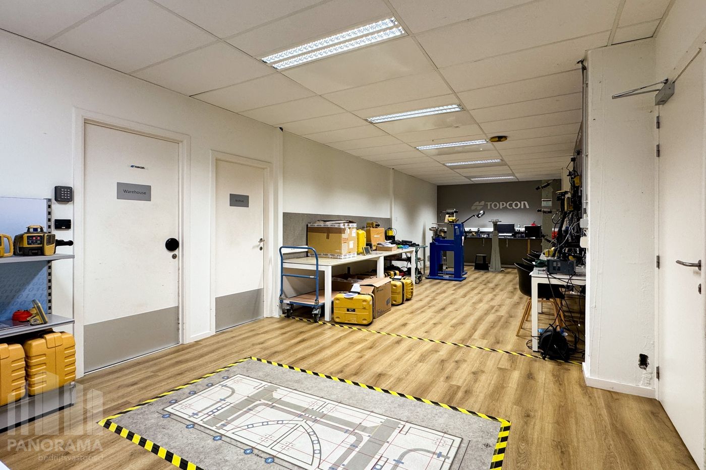 KMO-UNIT MET 250 m² MAGAZIJN EN 60 m² INGERICHTE KANTOREN OP TOPLOCATIE - foto 4