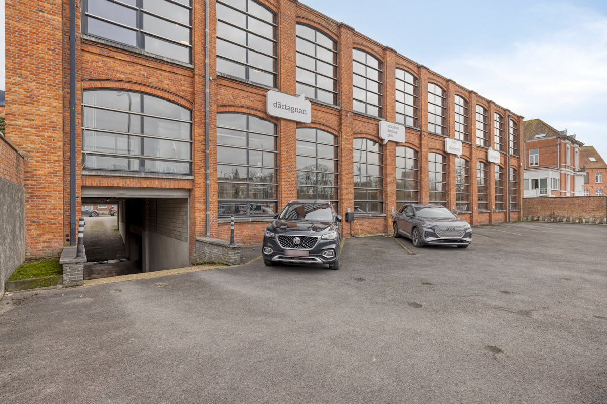 Vlot bereikbare kantoorruimte (405 m²) te huur in Brugge - foto 3