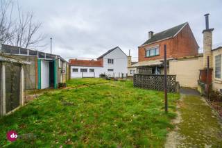 House to renovate with indoor garage and extension possibilities in Haacht Looking for a home that you can design completely to your own taste? This...