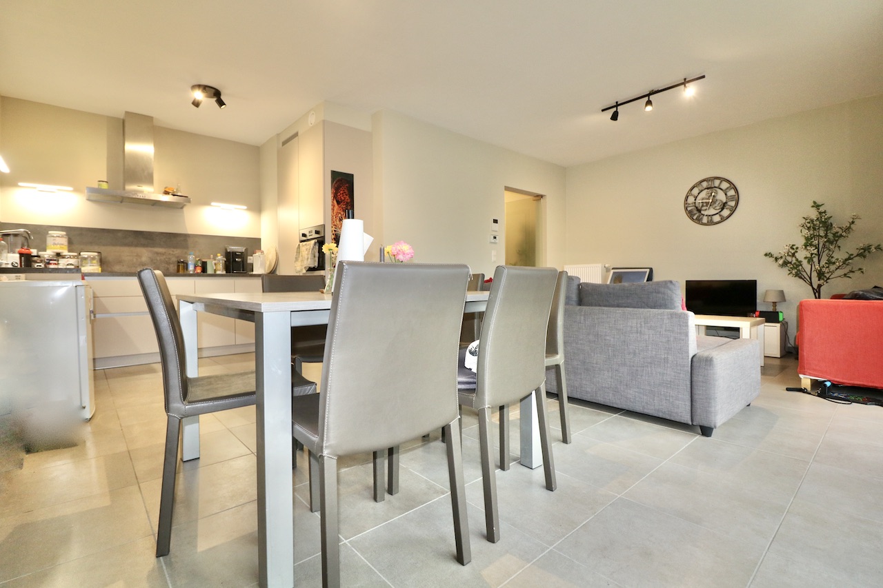 Energiezuinig, recent appartement met 2 slpks, terras, kelderberging & ondergrondse autostaanplaats voor 875 EUR/mnd - foto 4