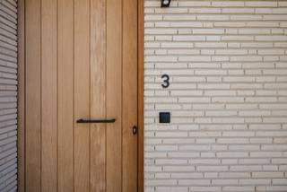 <div>
<p><strong>Opendeurmoment op zaterdag 31 oktober van 14u tot 16u. Bel Krista op 0470 70 72 26<br /><br />Ligging Gouwy</strong><br />Project Gouwy ligt in Sint-Martens-Latem, een groene en rustige omgeving die bekend staat om haar exclusieve woonkwaliteit. De woningen bevinden zich bovenop twee nieuwe commerciële handelsruimtes, waardoor bewoners profiteren van een centrale ligging én volledige privacy. De omliggende groenzones in Gouwy vormen een natuurlijke buffer en creëren een serene woonbeleving op hoogte.</p>
<p><strong>Project Gouwy</strong><br />Het project Gouwy omvat zestien woningen, waaronder zes duplexen, met oppervlaktes van 62 m² tot 172 m² en keuze uit één, twee of drie slaapkamers. Ruime terrastuinen tot 66 m² en dakterrassen met 180° zicht versterken de openheid en het buitengevoel. De oplevering van Gouwy is gepland voor maart 2026.</p>
<p>Het ontwerp van Gouwy van Bontinck Architecture & Engineering legt de nadruk op licht, ruimte en verfijnde lijnen. Grote glaspartijen, speelse volumes en hooggelegen woonruimtes creëren een vernieuwend architecturaal geheel met maximale beleving en privacy.</p>
<p>Elke woning is uitgerust met een lucht/water-warmtepomp, vloerverwarming met passieve koeling, individuele zonnepanelen en ventilatiesysteem D. Superisolerende beglazing en een doorgedreven energieconcept zorgen voor een zeer lage energievraag.</p>
<p>Gouwy combineert rust, uitzicht, groen en hedendaags comfort. Het project Gouwy is duurzaam, stijlvol en volledig klaar voor een toekomstgerichte woonervaring.</p>
</div>
<div>Nieuw voor investeerders : het 6% BTW-tarief geldt nu ook voor aankopen die gedurende 15 jaar verhuurd worden (onder de toepasselijke wettelijke voorwaarden). Dat verlaagt de aankoopkost en kan uw netto-rendement aanzienlijk verbeteren.<br /><br />De foto’s van de appartementen zijn gemaakt op locatie, maar nadien bijgewerkt. Hierdoor kunnen bepaalde details afwijken van de werkelijke situatie. De afbeeldingen zijn bedoeld om een realistisch beeld te geven van de ruimtes en mogelijkheden.
<div>
<div>
<div>
<div>
<div>
<div>
<div>
<div>
<div>
<div>
<div>
<div>
<div>
<div>
<div>
<div>
<div>
<div>
<div>
<div>
<div>
<div>
<div>
<div>
<div>
<div>
<div>
<div>
<div>
<blockquote><u></u></blockquote>
</div>
</div>
</div>
</div>
</div>
</div>
</div>
</div>
</div>
</div>
</div>
</div>
</div>
</div>
</div>
</div>
</div>
</div>
</div>
</div>
</div>
</div>
</div>
</div>
</div>
</div>
</div>
</div>
</div>
</div>