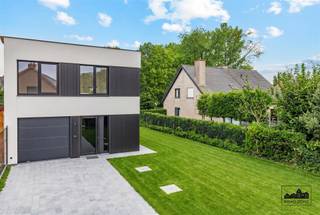 ! Eindejaarsactie: bij aankoop van deze woning wordt de volledige verlichting t.w.v. € 9.000,00!*Stap binnen in deze stijlvolle BEN-nieuwbouwwoning...