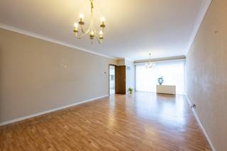 <p>Verzorgd appartement met 2 terrassen en autostaanplaats. Op wandelafstand van de Rupeldijk, nabij winkels, scholen en openbaar vervoer met centrale ligging tussen Antwerpen, Brussel en Mechelen.</p>
<p><span>INDELING<br /></span>Ruime inkomhal met gastentoilet.<br />Lichtrijke leefruimte met toegang tot het terras aan de voorzijde.<br />Volledig uitgeruste keuken.<br />2 Volwaardige slaapkamers met toegang tot het achterliggende terras (over de volledige breedte van het appartement), voorzien van rolluiken.<br />Badkamer met douche, lavabo en een tweede toilet.<br /><br />Overdekte autostaanplaats (verplicht aan te kopen aan 15.000EUR).<br />Gemeenschappelijke fietsenberging met praktische wasplaats voor fietsen of auto's.</p>
<p><span>POSITIEVE ASPECTEN</span><br />- Centrale ligging<br />- Twee terrassen (voor- en achterzijde)<br />- Overdekte autostaanplaats<br />- Ideaal als investering of voor eigen bewoning<br />- Onmiddellijk beschikbaar bij akte</p>