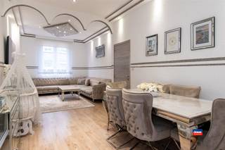 <p><span>HOBOKEN | GEZINSWONING MET 4 TOT 5 SLAAPKAMERS EN TUIN OP EEN TOTALE GRONDOPPERVLAKTE VAN 105m² | EPC D |</span></p><p><span>Indeling als volgt: gelijkvloers: inkomhal - traphal - leefruimte - geïnstalleerde leefkeuken - badkamer1 met douche, toilet en aansluiting wasmachine - doorgang - stadstuin. </span></p><p><span>Tussenverdieping1: kamer/dressing - badkamer met ligbad en toilet. Eerste verdieping: traphal - leefruimte2 of terug om te vormen tot twee slaapkamers. </span></p><p><span>Tussenverdieping2: slaapkamer. Tweede verdieping: traphal - twee slaapkamers. </span></p><p><span> </span></p>