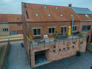 Ben je op zoek naar een pand waar wonen en werken perfect hand in hand gaan?Dit veelzijdige eigendom, combineert een volledig ingerichte...