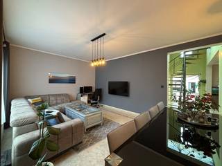 Gelegen in de Dorpsstraat, in het centrum van Heppen, biedt deze instapklare gezinswoning alles wat je nodig hebt binnen handbereik: winkels,...