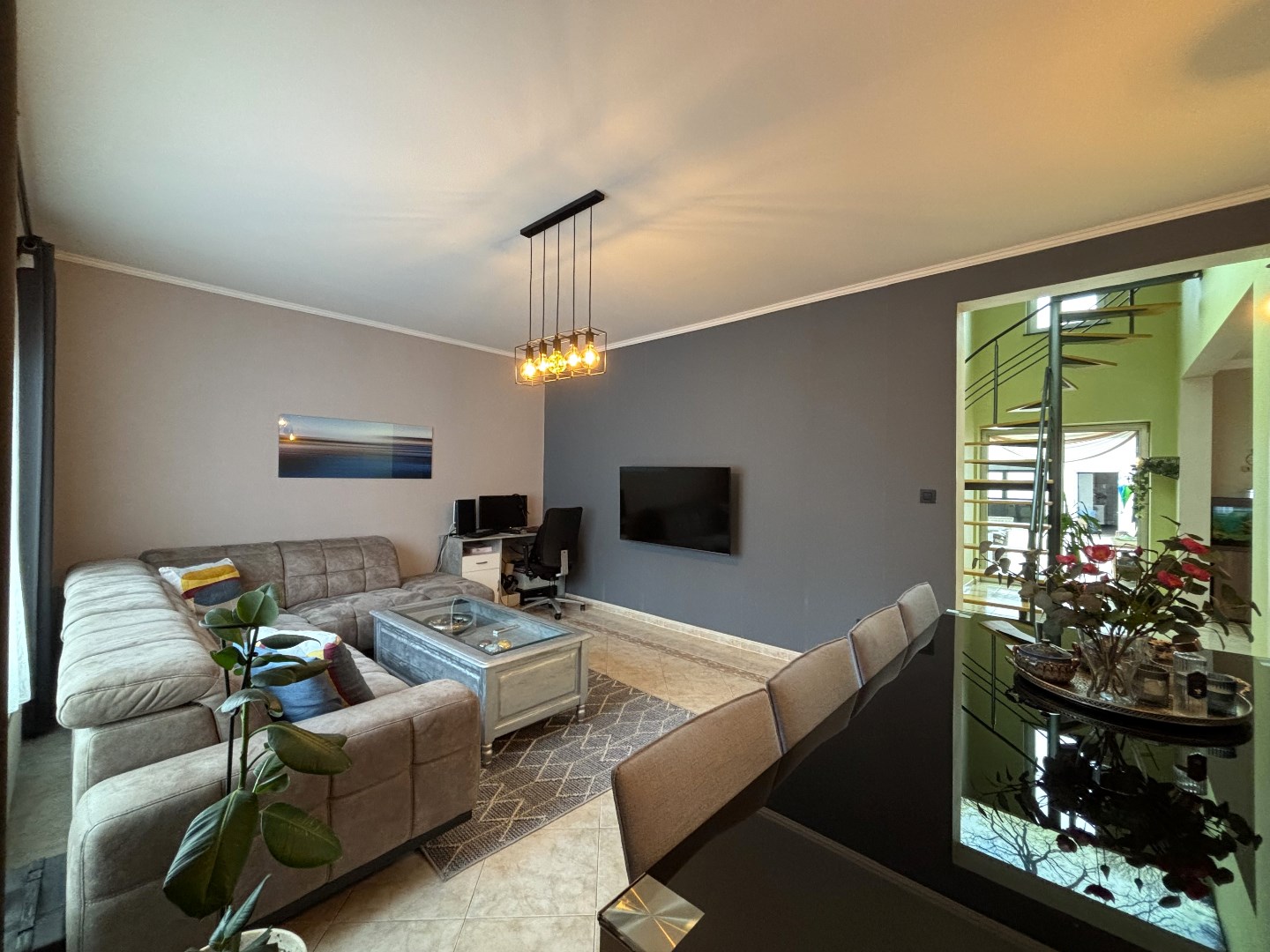 Instapklare en ruime gezinswoning met 4 slaapkamers in hartje Heppen - foto 2