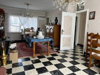Goed onderhouden woning op een perceel van 253m². Extra toegang en uitweg achteraan via een landweg die achter en tot aan de tuin loopt.De woning...