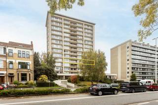 À VENDRE À ALOSTDécouvrez cet appartement de 197 m², situé au 4e étage d'un immeuble élégant avec ascenseur, sur la prestigieuse Parklaan à Alost. À...