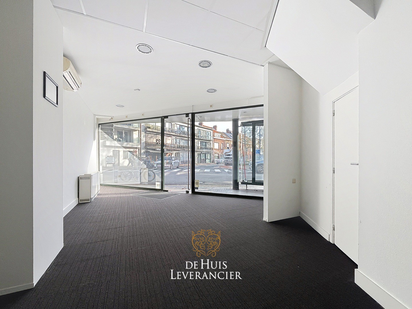 Kantoor op topligging met bovenliggend duplex-appartement (aparte ingang) - photo 3