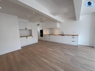 <p><span>GERENOVEERD APPARTEMENT MET 2 SLAAPKAMERS</span></p><p><span>Richtprijs : 225.000euro.</span></p><p><span> </span></p><p><span>Dit energiezuinig, gerenoveerd appartement van +-84m² is gelegen nabij het centrum van Nederbrakel,</span></p><p><span>kortbij openbaar vervoer, winkels, scholen en het recreatiedomein "De Rijdtmeersen".</span></p><p><span>Dit appartement beschikt over 2 volwaardige slaapkamers, elk uitgerust met praktische inbouwkasten.</span></p><p><span>De ruime, lichtrijke living sluit naadloos aan op de open keuken die volledig is uitgerust met alle nodige toestellen.</span></p><p><span>De badkamer beschikt over een inloopdouche, lavabo en apart toilet.</span></p><p><span>Beneden is er een ruime private berging en een gemeenschappelijke fietsenberging.</span></p><p><span> </span></p><p><span>Troeven : - Epc label A</span></p><p><span> - Electrische keuring conform AREI</span></p><p><span> - Extra zolderruimte</span></p><p><span> - Warmtepomp</span></p><p><span> - Nieuwe keuken</span></p><p><span> - nieuwe badkamer</span></p><p><span> </span></p><p><span>Ontdek dit pareltje!</span></p><p><span> </span></p><p><span>Voor info of bezoek bel 0475/51.40.73 of stuur een email naar <span>dylan@svena.be</span></span></p><p><span>Deze gegevens zijn louter informatief en wij kunnen niet aansprakelijk gesteld worden voor eventuele onjuistheden.</span></p><p><span>De bewoonbare oppervlakte is slechts indicatief.</span></p><p><span> </span></p><p><span> </span></p>
