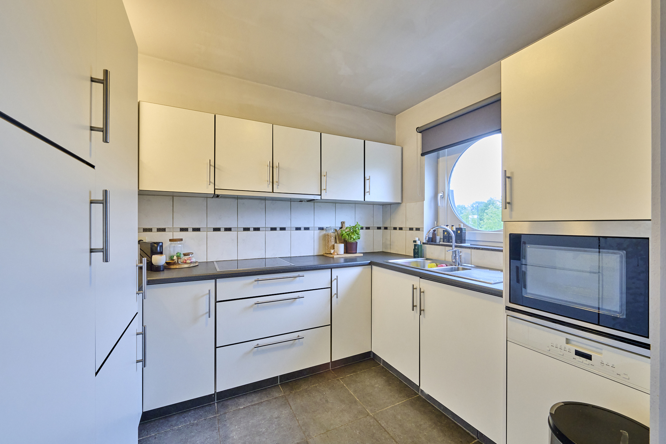 RUIM INSTAPKLAAR EN LICHTRIJK APPARTEMENT MET 2 TERRASSEN - foto 4