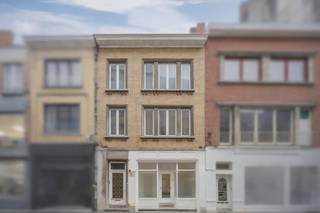 Dit ruime pand biedt verschillende interessante invullingen en vormt een uitstekende opportuniteit. Mogelijke concepten:Kantoor- of handelsruimte op...