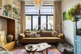 Gelijkvloersappartement te koop op toplocatie in Antwerpen! Het appartement bevindt zich op het Eilandje in het centrum van Antwerpen. Er is een vlotte verbinding dankzij de nabijheid van openbaar vervoer en belangrijke invalswegen. De renovaties aan het appartement vonden plaats in 2014. Het appartement beschikt ook over een ruim terras, ideaal om van de zon te genieten of een frisse neus te halen!Indeling:- Leefruimte- Open keuken- Badkamer- Slaapkamer 1- Slaapkamer 2- Zeer ruim terras 20m²De absolute troef van dit appartement is het ruim terras van maar liefst 20m². Een zeldzaamheid in de stad! Hier is plaats genoeg voor een grote lounge set, een eettafel én uw planten. Het is de ideale plek om in alle rust te genieten van een kop koffie in de ochtend of een apero/BBQ met vrienden in de avond.Dit appartement te koop wordt aangeboden voor een prijs van 349.000 euro.Bent u geïnteresseerd in een appartement of woning te koop in Antwerpen? Aarzel dan niet om ons te contacteren. Had u graag uw eigen eigendom te koop aangeboden contacteer ons dan voor een vrijblijvende schatting, telefonisch op het nummer 03/206.76.76 of per mail naar antwerpen@dewaele.com. Ook voor alle andere vragen omtrent vastgoed kan u steeds bij ons kantoor in Antwerpen terecht!