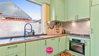 Gezinswoning met authentieke elementen in centrum Lanaken!<br /><br />Deze woning is gelegen aan de Wijngaardstraat in Lanaken, vlakbij het centrum, op een perceel van maar liefst 1096 m². Zowel het centrum van Lanaken, scholen, buurtwinkels en openbaar vervoer liggen op wandelafstand. Op slechts 10 autominuten ben je in het bruisende centrum van Maastricht. <br /><br />Er is circa 165 m² woonoppervlakte ingedeeld als volgt:<br /><br />Via de inkomhal heb je toegang tot de leefruimte met open keuken. De gezellige zithoek bevindt zich vooraan in de woning en is uitgerust met airconditioning. De open keuken is voorzien van alle comfort en is ingericht met inbouwapparatuur.<br /><br />Achter de keuken is er een handige bijkeuken met aansluiting voor de wasmachine. Van hieruit heb je toegang tot de badkamer die is uitgerust met een bad-douchecombinatie, toilet en dubbele wasbak. Tot slot bereik je vanuit de bijkeuken de veranda die uitgeeft op de tuin. <br /><br />Op de eerste etage geeft de nachthal uit op drie slaapkamers en een ruim toilet. Een van de slaapkamers is momenteel ingericht als dressing.<br /><br />De zolderverdieping is bereikbaar via een vaste trap en biedt tot tal van mogelijkheden voor woonuitbreiding.<br /><br />Op kelderniveau is er een praktische opbergkelder.<br /><br />Extra troeven:<br /><br />- Drie ruime slaapkamers<br />- Perceel van 1096 m²<br />- Op slechts een kwartiertje van Maastricht<br />- Geen renovatieverplichting<br />- Behoud van authentieke elementen <br /><br />Benieuwd naar deze woning? Laat het ons weten via 089 390 990 of info@immofair.be!