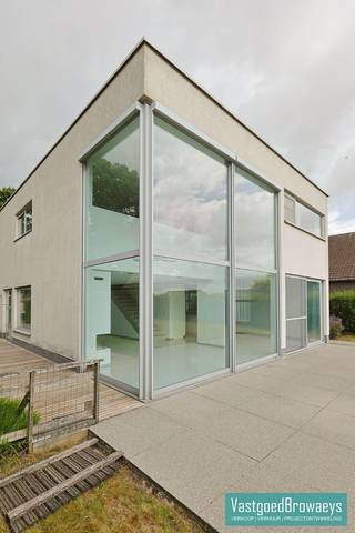 Te huur: Exclusieve villa met prachtig zicht op de velden – tussen Gent en ZottegemBent u op zoek naar ruimte, licht en comfort in een landelijke,...