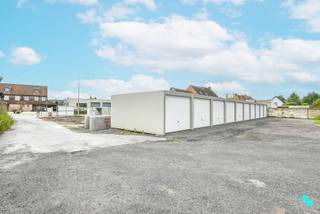 Ontdek deze nieuwbouwgarage (nummer 7) in Markegem (Dentergem). De garage ligt op een gunstige locatie, met een uitstekende bereikbaarheid dankzij...