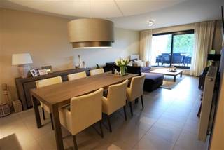 Gezellig appartement met 2 slaapkamers, 2 terassen, autostaanplaats en kelderberging in het centrum van Maaseik. ALGEMEEN- Appartement gelegen op...