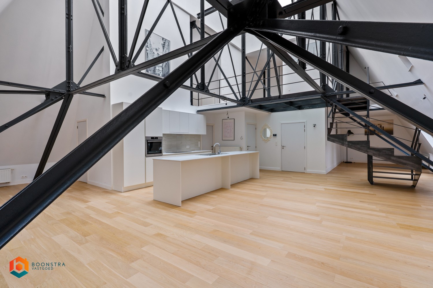 Ruimtelijke industriële loft (+/- 194 m²) met 3 slpkrs - foto 2