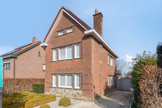 Charmante en perfect onderhouden woning met 3 slaapkamers in Asse. In een aangename en residentiële omgeving in Asse vinden we deze charmante...