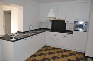 Deze arbeiderswoning is gelegen in het centrum van Koekelare, in een klein straatje tussen de Dorpsstraat en de Brouwerijstraat.<br /><br />Behoudens wat kleine opfrissingswerken is deze woning absoluut instapklaar.<br /><br />Ideale starterswoning of geschikt als opbrengsteigendom om te verhuren.