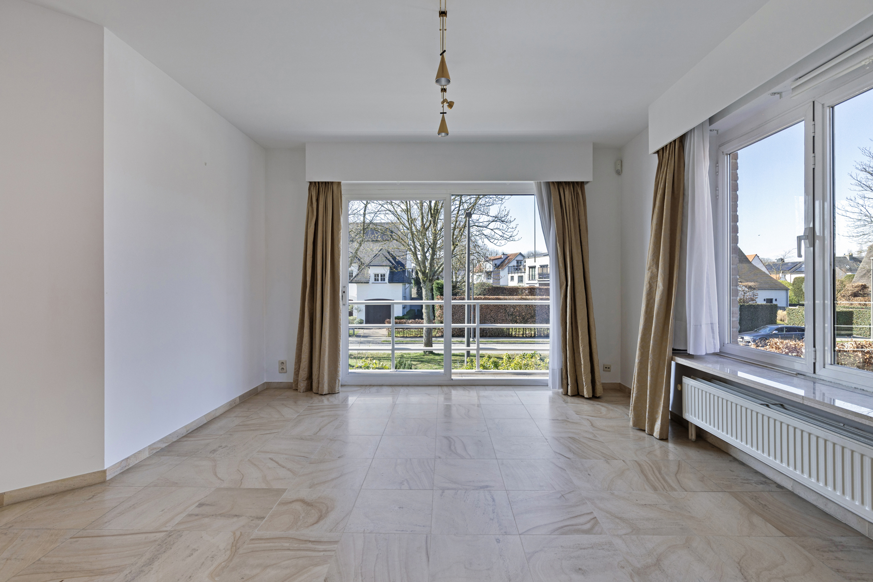 Riant villa-appartement met 4 slaapkamers + P! - foto 3