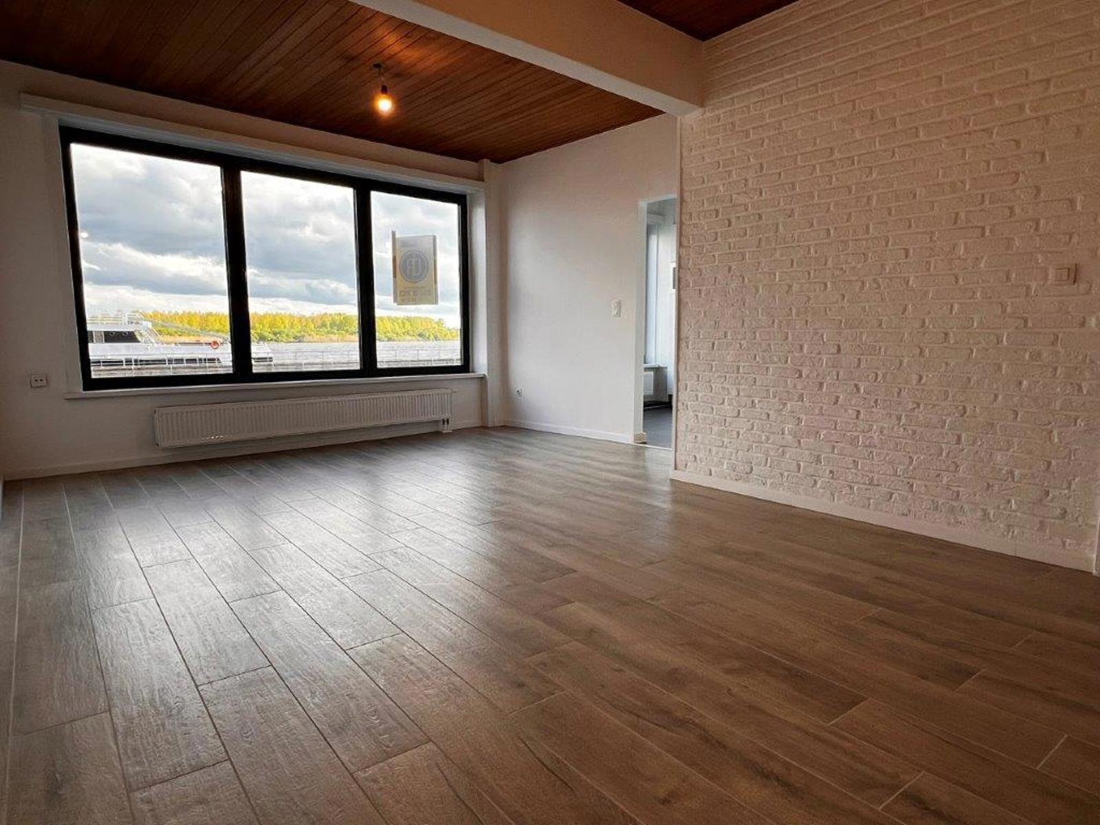 Gerenoveerd appartement met 2 slaapkamers en autostaanplaats.  - foto 2
