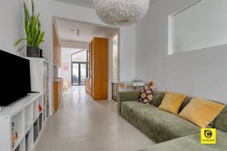 Prachtig gerenoveerde herenwoning met 4 slaapkamers, 2 badkamers en gezellige stadstuin te Oud Berchem!Achter deze sprookjesachtige gevel gaat een...