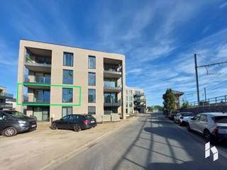 <p>Modern ruim nieuwbouwappartement (105 m²) op de 1ste verdieping met 2 slaapkamers en terras in het centrum van Pelt!<br />Er is 1 ondergrondse parkeerplaats aanwezig met berging en een gemeenschappelijke fietsenstalling.<br /><br /><strong>BIJZONDERHEDEN:</strong><br />- Modern en lichtrijk <br />- Warmtepomp en zonnepanelen aanwezig <br />- Terras <br />- Voorzien van verlichting en screens <br />- Onmiddellijk beschikbaar<br />- Gemeenschappelijke kost €100/maand<br /><br /><strong>INDELING:</strong> Inkomhal, woonkamer, keuken, berging/wasplaats, toilet, gang, badkamer, 2 slaapkamers<br /><br />Indien u een bezichtiging wenst, gelieve u hieronder kandidaat te stellen.<br />Zodra we u hiervoor selecteren, contacteren we u voor een afspraak.</p>
<p>Door de grote toestroom van huuraanvragen, zijn we niet in de mogelijkheid iedereen persoonlijk te beantwoorden, indien u binnen 10 dagen geen reactie van ons heeft ontvangen, komt u niet in aanmerking voor dit pand.</p>