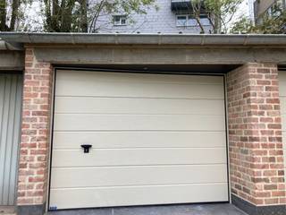 Te huur te GENT, buurt Sint-Pietersstation : volledig vernieuwde garage met nieuwe sectionaalpoort.Stopcontacten en verlichting aanwezig.Mogelijkheid...