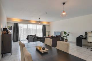 Te huur: verzorgd duplex appartement in Boom, met zonnig terras en garageboxDeze duplex bevindt zich op de 2e verdieping van een kleinschalig...