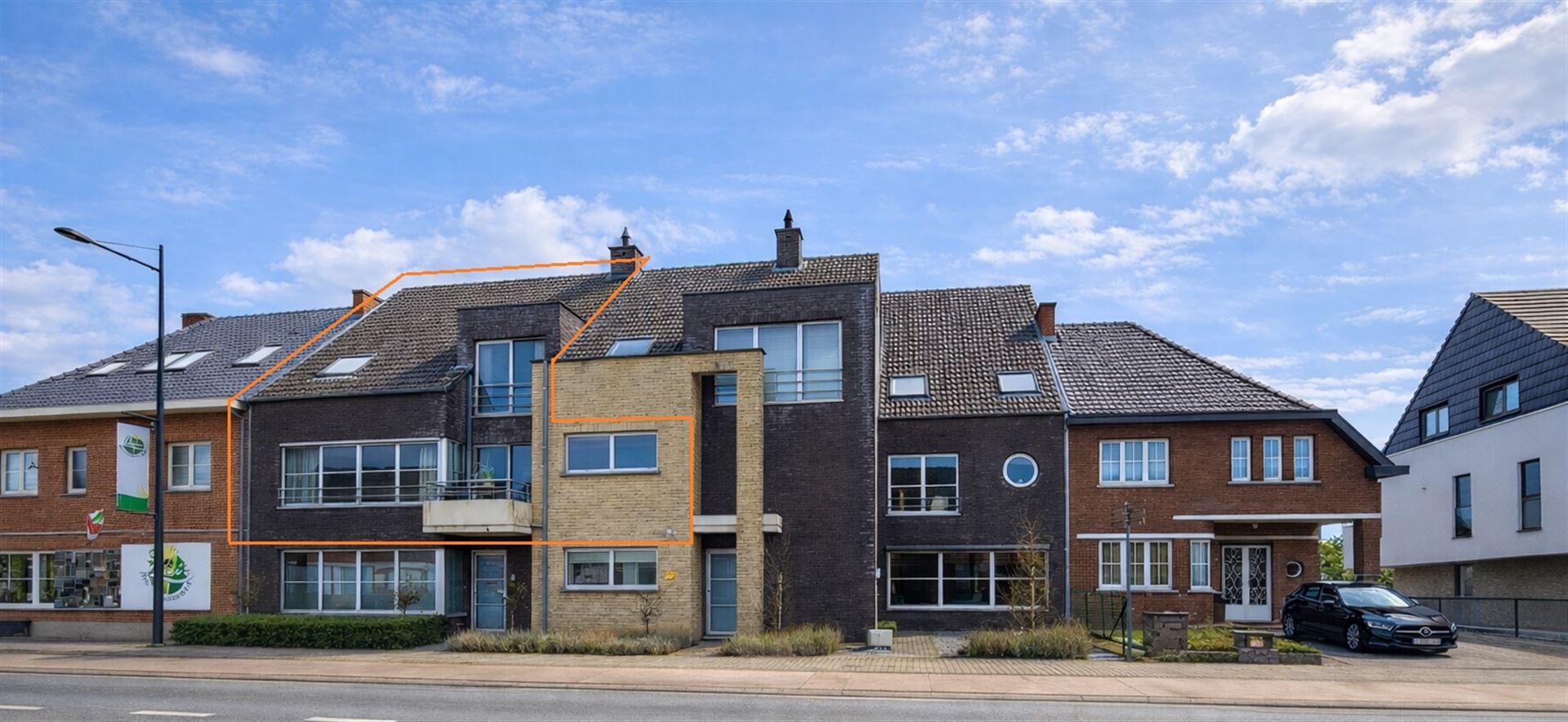 Instapklaar duplex appartement met terras en ondergrondse garage op steenworp van Hasselt centrum - foto 1