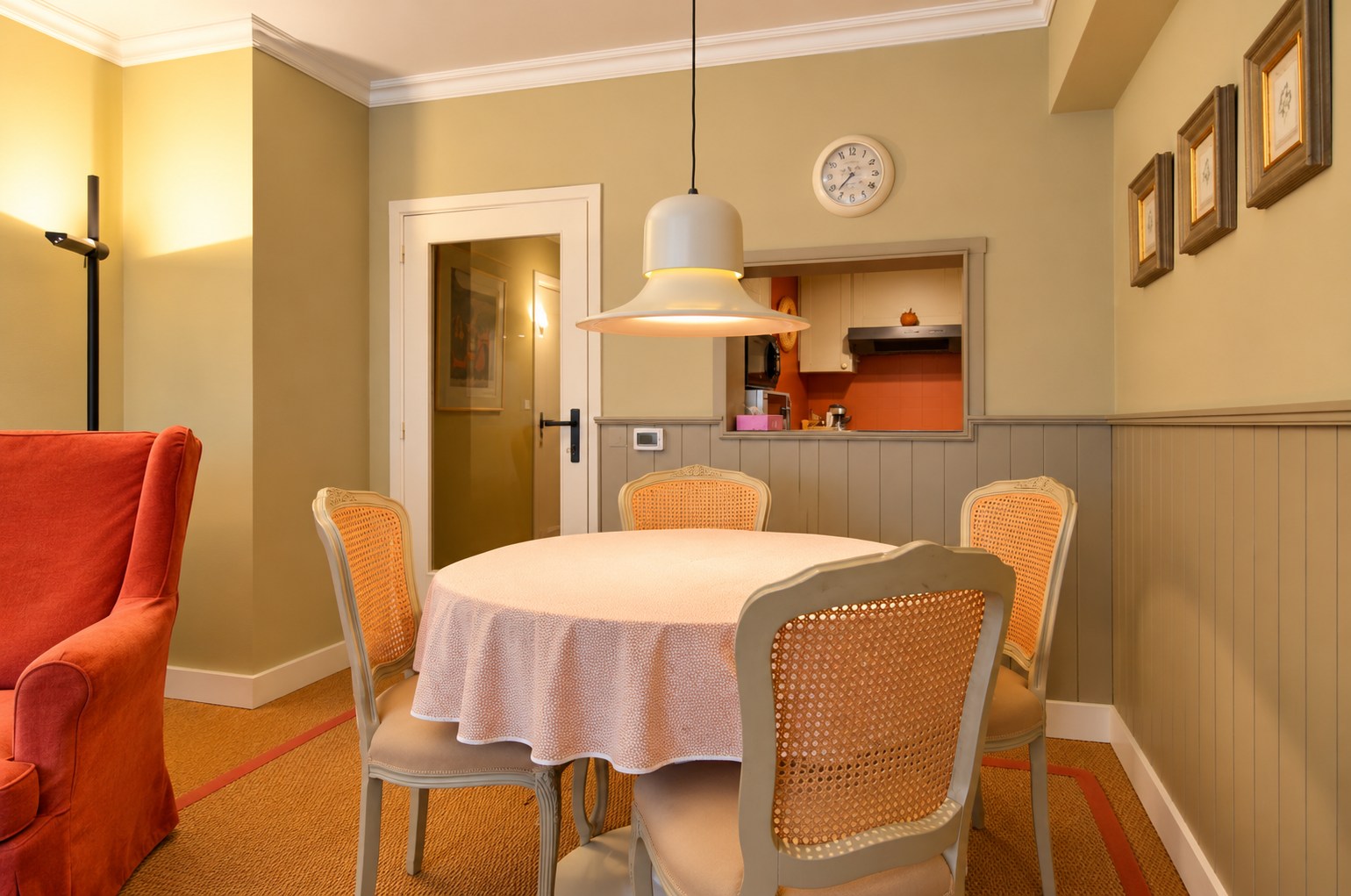 Exclusivité : agréable appartement avec jardin et spacieuse terrasse ensoleillée, idéalement situé à proximité de la place du Triangle. - photo 5