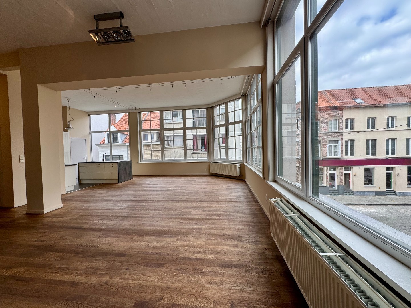 Karaktervol 3 slaapkamer-appartement in loft-stijl - foto 3