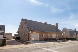 Klassevolle, zeer goed onderhouden woning met o.a. een bewoonbare oppervlakte van 250 m² (exclusief kelder), 5 slaapkamers (6 mogelijk),...