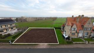 In de Duinenlaan te Westende, deelgemeente van Middelkerke, bieden we u dit uitzonderlijke lot bouwgrond aan. Het perceel beschikt over...