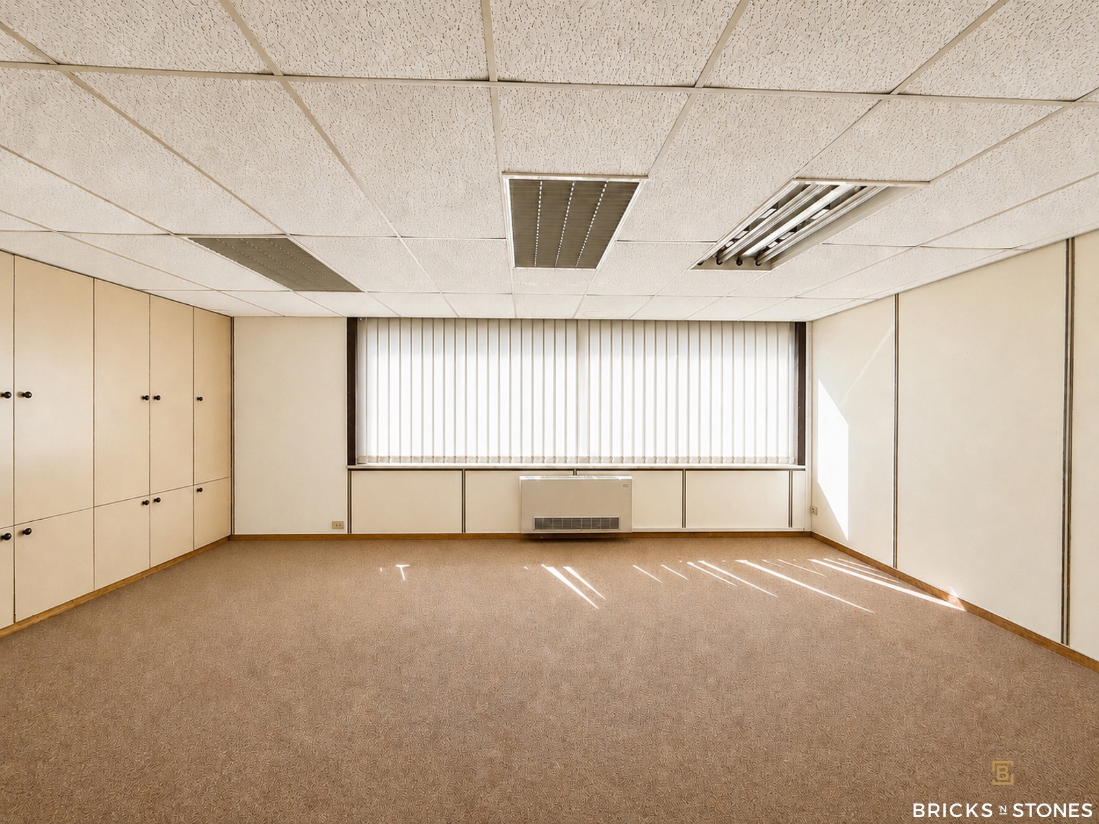 Riant magazijn met kantoorruimte in Berchem te huur - foto 4