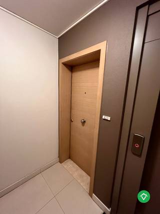 Dit appartement bestaat uit: living - keuken - ruim terras - nachthal - berging/wasplaats - toilet - badkamer - 2 slaapkamers. <br /><br />Huurprijs 1075 €/mnd (exclusief 50 €/mnd syndickosten)<br />Onmiddellijk beschikbaar.<br />EPC-Label B.<br /><br />Er is een mogelijkheid om dit appartement gemeubeld te huren.