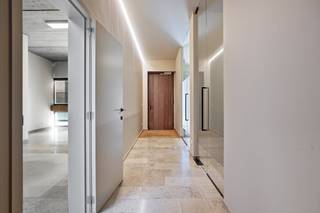 In het hart van Ieper worden twee naast elkaar gelegen gebouwen te koop aangeboden. Deze eigendommen, elk met een eigen bestemming in het...