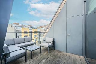 This apartment with side sea view is located in the Baros residence (2015). The apartment has a beautiful and bright living space with access to the pleasant terrace. The kitchen is nicely equipped with a dishwasher, stove, large fridge, oven/microwave combination and access to the storage room with connection for a washing machine. On the first floor, there are 2 beautiful bedrooms - one of which has access to the terrace. The bathroom has a bath, sink and toilet. Layout: - entrance hall with guest toilet and closet- bright living room with open kitchen- storage room with washing machine connection- terrace 1 with extra storage- nighthall- bedroom 1 with access to the terrace- bedroom 2 - bathroom with bath, sink and toilet- basement storageAdvantages: - recent building - beautiful windows - sun-facing terraces- bright - basement storage- compliant electrical inspection- EPC label A- side sea view- near the new Casino and the Zeedijk