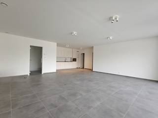 In een recente en stijlvolle residentie op de tweede verdieping bevindt zich dit prachtige nieuwbouwappartement. Gelegen op een rustige maar...