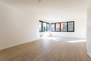 Zoekt u een instapklaar, ruim appartement met twee slaapkamers? Dan hebben een uitstekende opportuniteit voor u gelegen op de tweede verdieping...