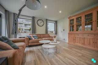 Deze instapklare woning met vier slaapkamers is gelegen op een perceel van  228m² en heeft een bewoonbare oppervlakte van 218 m² (volgens...