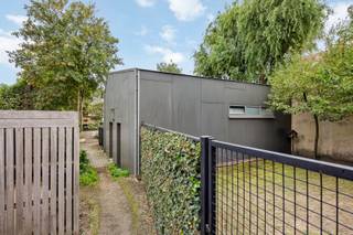 Op een centrale en goed bereikbare, doch rustig gelegen locatie in Ekeren, vlakbij invalswegen, centrum Ekeren en Antwerpen vinden we deze...