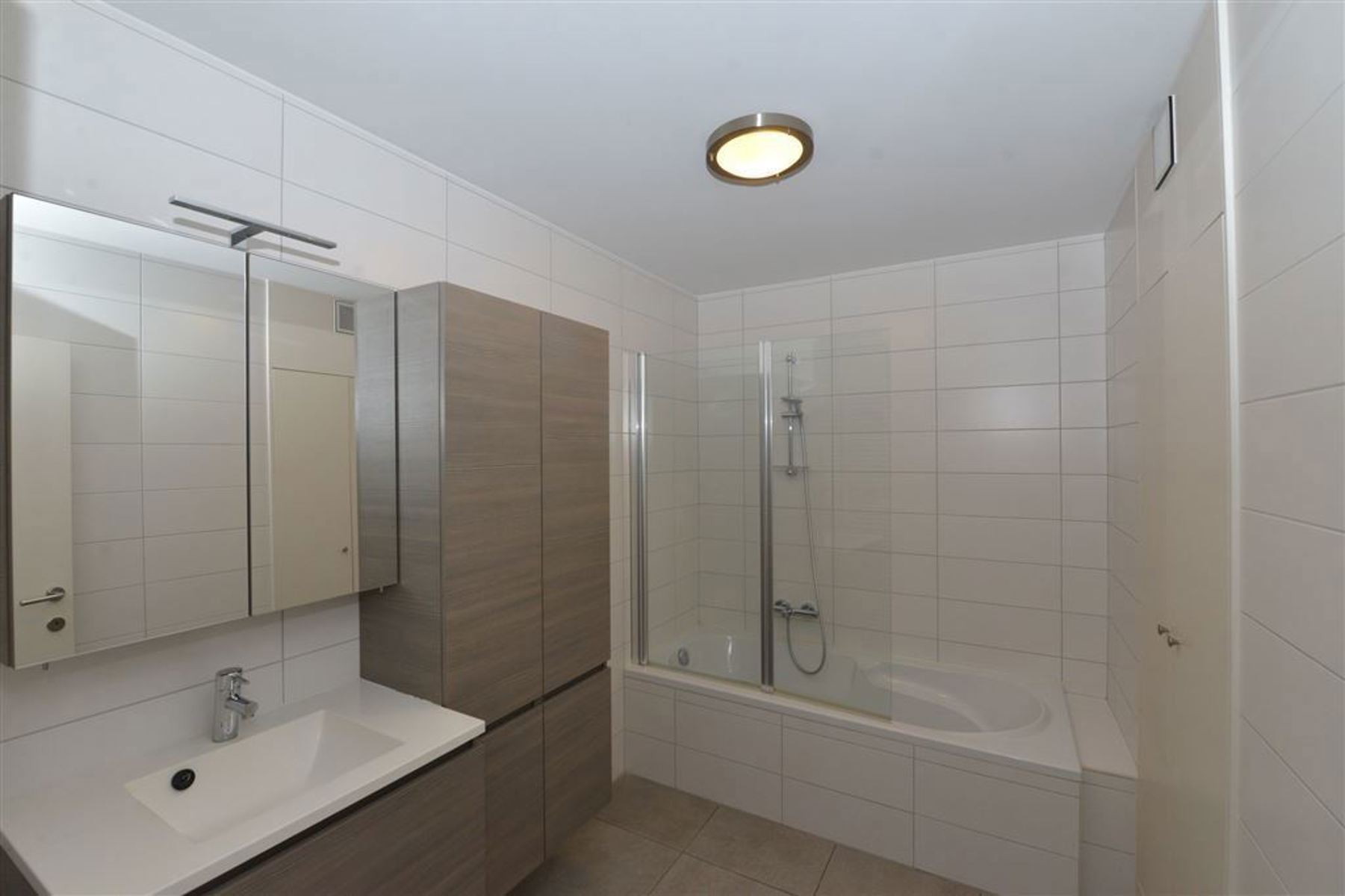 Appartement met 2 slaapkamers, terras en staanplaats - foto 5