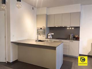 <p><span>Modern and newly built 2-bedroom apartment in the Harmonie neighborhood!</span></p><p><span>Just a stone’s throw from the center of Lint lies the park residence "Greenhouse", a small-scale, quietly located, and energy-efficient new construction project. Those who love greenery will find complete peace and quiet here, yet it’s still close to major roads, shops, and more.</span></p><p><span>The apartment at has just been thoughtfully furnished. It is located on the ground floor. The spacious entryway leads to the living room with an open kitchen, where you’ll be greeted by an abundance of natural light. There are also two bedrooms, a bathroom, and a storage room with connections for a washing machine and dryer. </span></p><p><span>From the living room and the bedroom, you have a view of the green garden, and through a large sliding window, you can step directly out onto the terrace from the living room.</span></p><p><span> </span></p><p><span>The “ ” apartment is laid out as follows: </span></p><p><span>Entrance Hall:</span><span><br />You enter the apartment through the entrance hall. This hall offers space for a coat closet and provides access to the guest restroom with a sink.</span></p><p><span>Living Area and Kitchen:</span><span><br />From the entry hall, you enter the spacious living room with an open, high-quality kitchen. The brand-new kitchen is equipped with a large refrigerator, a combination oven/microwave, an induction cooktop, and a double sink.</span></p><p><span>Adjacent to the kitchen is a large open living area that accommodates a spacious dining table and a cozy TV corner. Thanks to the large windows, the space is flooded with natural light, and you have direct access to the adjoining patio and garden.</span></p><p><span> & 's Bathroom and Bedrooms:</span><span><br />The bathroom features a large walk-in shower with a tiled wall that creates a spacious feel. There is also a sink with matching cabinets in the same stylish finish.</span></p><p><span>The two bedrooms feature large windows with direct access to the backyard, where you can enjoy a delicious morning coffee without a care in the world.</span></p><p><span>Garden, garage, and basement:</span><span><br />With a garden on both the side and the back of the apartment, you’ll always find a spot in the sun, while still enjoying plenty of privacy. The apartment also comes with a private basement storage unit and a parking space.</span></p><p><span> </span></p><p><span>Additional Highlights:</span></p><p><span>- lift</span></p><p><span>- large terrace</span></p><p><span>- plenty of natural light</span></p><p><span>- Basement and parking space</span></p><p><span>- Energy-efficient: heat pump heating; E-rating 10</span></p><p><span>- Separate meters for water and electricity</span></p><p><span> </span></p><p><span>Rent & </span><span>Availability<br />Monthly rent</span><span>: € 1050</span></p><p><span>Monthly expenses:</span><span> € 100/month—common area utilities, maintenance, and heating allowance</span></p><p><span>Available:</span><span> immediately</span></p><p><span>Inspection fee:</span><span> 250 € per viewing</span></p><p><span> </span></p><p><span>Interested in this modern apartment and want to be the first to</span></p>