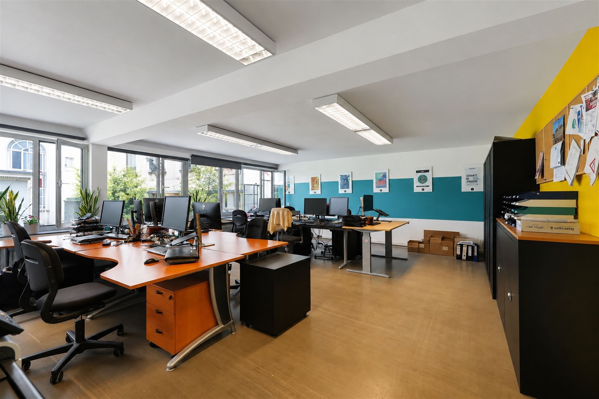 Lichtrijke kantoorruimten met archief - 293 m² over 2 identieke niveaus - foto 4