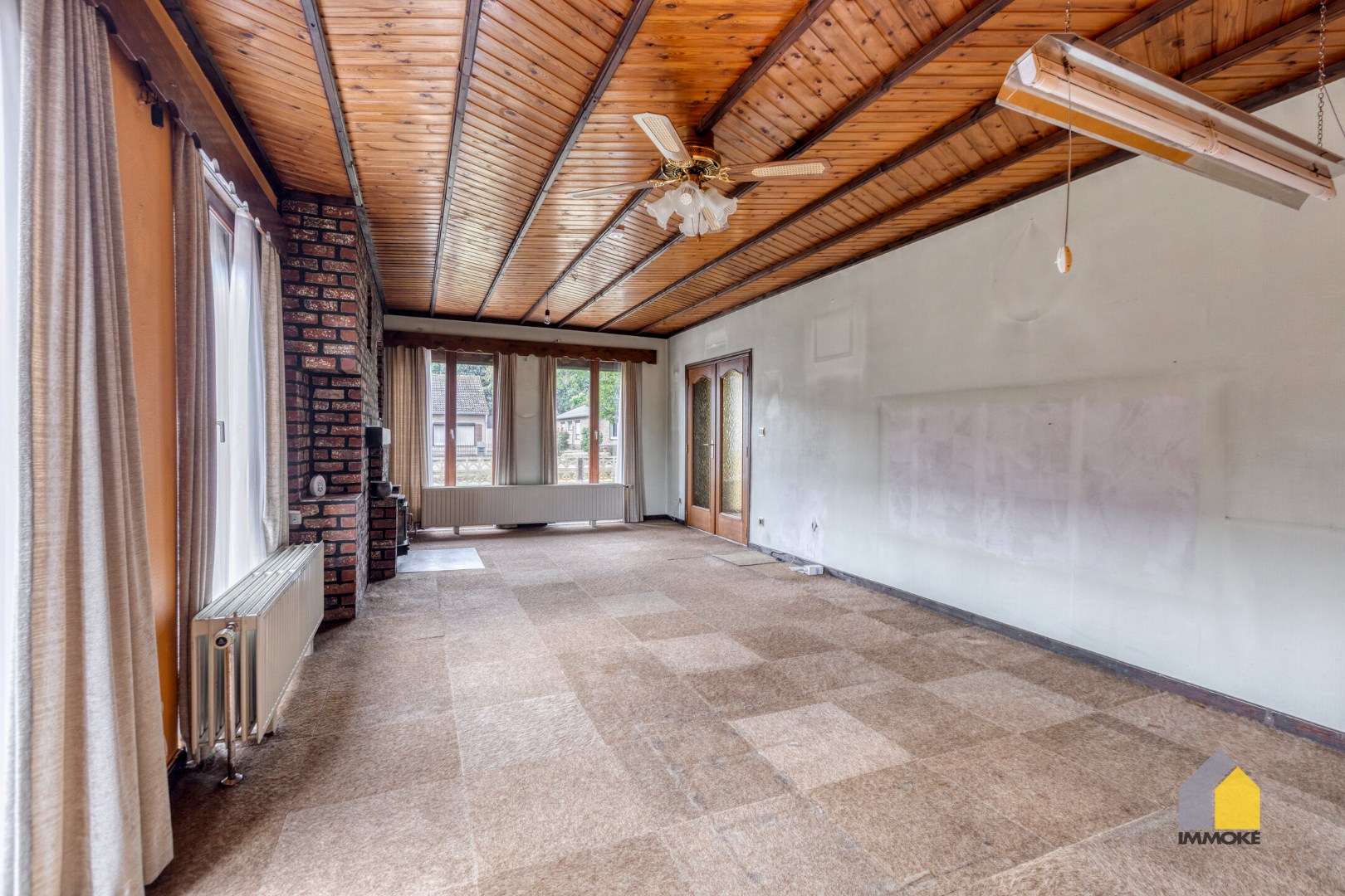 Op te frissen woning met 3 slpk op perceel van 5a 67ca. - foto 4