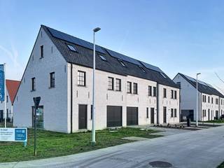 In deze doodlopende verkaveling 'Biezenhof' te Beervelde realiseerden we 13 uiterst energiezuinige woningen in een landelijke stijl.Deze woning op...