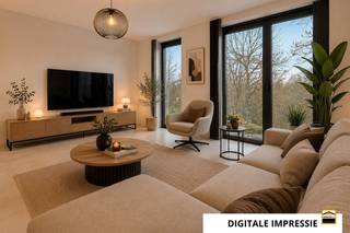 <p><span>Luxe appartement (136 m² - 1e verdiep) met terras in Domein Bloesempark Borgloon</span></p><p><span> </span></p><p><span>In het exclusieve en afgesloten Domein Bloesempark bevindt zich dit stijlvol en hoogwaardig </span></p><p><span>afgewerkt appartement van 133m², met een prachtig overdekt terras van 17m². Een ideale </span></p><p><span>woning voor wie comfort, rust en kwaliteit zoekt, op wandelafstand van het centrum van </span></p><p><span>Borgloon.</span></p><p><span> </span></p><p><span>Residentie Bloesempark</span><span><br />Residentie Bloesempark is een uniek woondomein, gelegen in een prachtig park van circa 1 </span></p><p><span>hectare, ingericht rond historische en beschermde parkbomen en met weidse vergezichten </span></p><p><span>over de Broekomvallei tot Luik. Het domein omvat 35 wooneenheden, waarvan een aantal </span></p><p><span>ondergebracht is in het karaktervolle, beschermde Herenhuis en de overige in stijlvolle </span></p><p><span>nieuwbouwvolumes. De gebouwen werden zorgvuldig ingeplant met aandacht voor oriëntatie </span></p><p><span>en lichtinval, waardoor quasi alle appartementen genieten van een zuidelijk of westelijk </span></p><p><span>georiënteerd terras. Twee natuurvijvers en het historische kader zorgen voor een unieke </span></p><p><span>woonbeleving. Het project combineert deze groene omgeving met moderne technieken, </span></p><p><span>waaronder zonnepanelen voor de gemeenschap en een driefasige elektrische voeding, </span></p><p><span>waardoor snelle laadstations voor elektrische wagens en fietsen mogelijk zijn.</span></p><p><span> </span></p><p><span>Indeling en afwerking</span></p><p><span>Het appartement beschikt over:</span></p><ul><li><span>Een ruime en lichtrijke leefruimte met mooi zicht op het domein</span></li><li><span>Een volledig uitgeruste hoogglans keuken met composiet werkblad, inductiekookplaat, <br />oven, microgolfoven en ingebouwde afwasmachine</span></li><li><span>Drie volwaardige slaapkamers</span></li><li><span>Een luxueuze badkamer met dubbele lavabo, inloopdouche en apart ligbad</span></li><li><span>Een apart gastentoilet</span></li></ul><p><span>Daarnaast is de woning uitgerust met:</span></p><ul><li><span>Zonnepanelen ten behoeve van de gemeenschappelijke delen.</span></li><li><span>Regenwaterput aangesloten op de toiletten en buitenkraan</span></li></ul><p><span>Parkeren en extra voorzieningen</span></p><p><span>In de ondergrondse parkeergarage beschikt u over:</span></p><ul><li><span>Twee autostaanplaatsen naast elkaar</span></li><li><span>Een privatieve berging van ca. 3 m x 3 m</span></li><li><span>Gemeenschappelijke afhaalberging</span></li><li><span>Gemeenschappelijke wasplaats om wagens/fietsen te reinigen</span></li><li><span>Lift tot aan het appartement, wat extra comfort biedt bij boodschappen en dagelijks gebruik</span></li></ul><p><span>Ligging</span></p><p><span>Dit appartement ligt in een groen, rustig en afgesloten domein met veel privacy en minimale <br />passage. In de directe omgeving vindt u:</span></p><ul><li><span>Een supermarkt recht tegenover het domein</span></li><li><span>Drankenhandel op 30 meter wandelafstand</span></li><li><span>Bushalte en andere voorzieningen nabij de toegang tot het domein</span></li><li><span>Vlotte verbinding en korte afstand tot het centrum van Borgloon</span></li></ul><p><span>Samengevat</span></p><p><span>Een uitzonderlijk verzorgd, energiezuinig en comfortabel appartement met hoogwaardige afwerking, <br />uitstekende ligging en alle voorzieningen die het dagelijks leven aangenaam maken.</span></p><p><span>Interesse?</span><span><br />Wij nodigen u graag uit voor een bezoek ter plaatse zodat u zelf de troeven van dit bijzondere <br />woondomein kunt ontdekken. Contacteer ons via </span><span>012 26 22 05</span><span> voor een afspraak.</span></p><p><span> </span></p>
